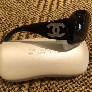 CHANEL 😎